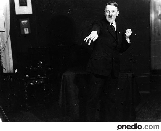 Hitlerin qeyri-adi şəkilləri tapıldı